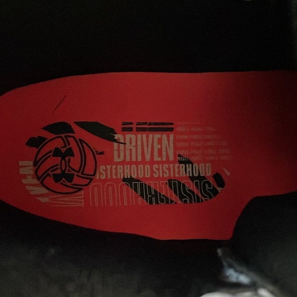 Under Armour volleyball shoes - Picture 3 of 4